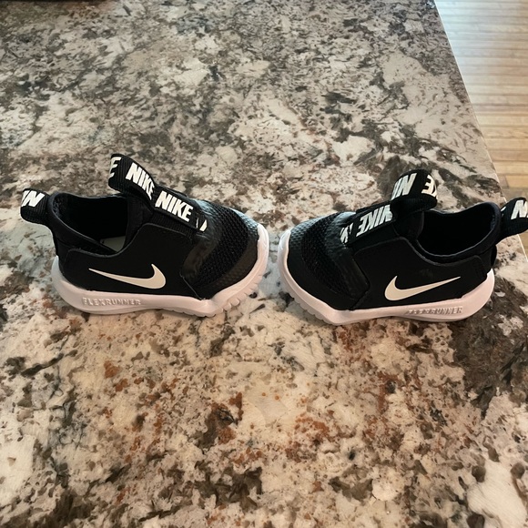 Black Nike 2C Shoes - Picture 3 of 5